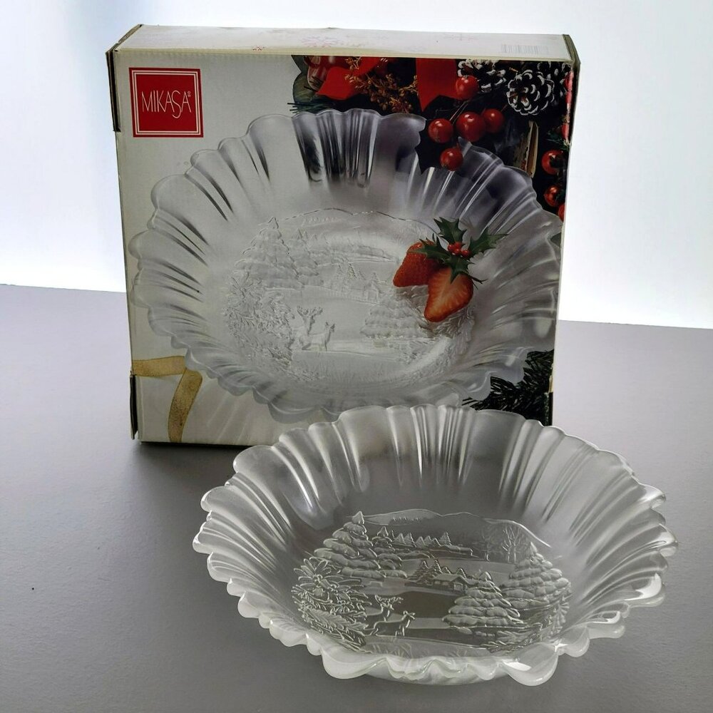 Mikasa Winter Dreams Frosted 10" Round Serving Bowl, Snow, Deer & Cabin, Germany
